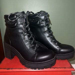 Combat boots